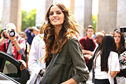 Colour outfit, you must try with uniform, jacket: Long hair,  Fashion week,  Haute couture,  Izabel Goulart,  Street Style,  Jacket Outfits,  Paris Fashion Week  
