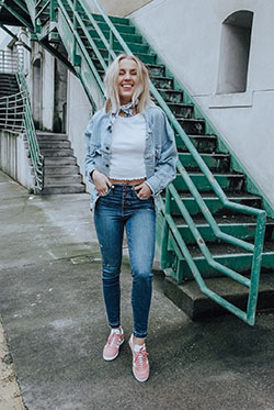 Green and white outfit style with shorts, jacket, denim: Street Style,  Green And White Outfit,  Cool Denim Outfits,  Boxy Jacket  