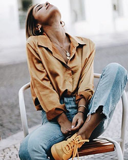 Casual outfits with gold necklace: Jeans Outfit,  T-Shirt Outfit,  Street Style  
