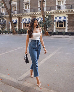 White colour outfit ideas 2020 with jean short, mom jeans, crop top: Crop top,  Mom jeans,  White Outfit,  Street Style,  Pant Outfits  