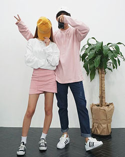 Cute couple outfits korean, korean language, photo shoot, casual wear, t shirt: T-Shirt Outfit,  Matching Couple Outfits,  Pink Outfit  