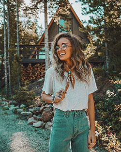 Turquoise and yellow colour outfit ideas 2020 with jeans: Long hair,  T-Shirt Outfit,  Turquoise And Yellow Outfit,  Hiking Outfits  