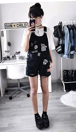 Outfit instagram choker outfit ideas, gothic fashion, t shirt: T-Shirt Outfit,  Black Outfit,  Gothic fashion,  Creepers Outfits  