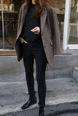 Brown colour outfit ideas 2020 with jacket, blazer, jeans: Chelsea boot,  Minimalist Fashion,  Boot Outfits,  Street Style,  Brown Outfit,  Blazer  