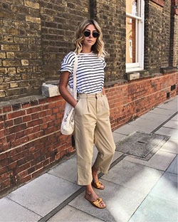 Comment porter des sandales plates dorees: Crop top,  T-Shirt Outfit,  Street Style,  Khaki And Brown Outfit,  Loungewear Dresses  