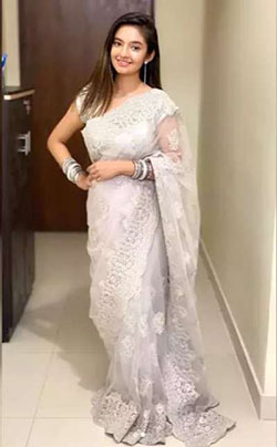 beautiful pictures Anushka Sen is seen in a saree: Hot Girls In Saree  