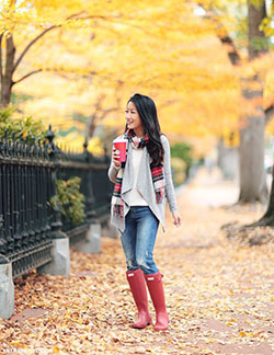 Outfits with red hunter boots: Wellington boot,  Street Style,  Boot Outfits  