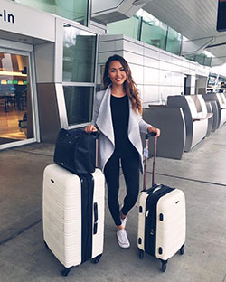 Outfits to wear to the airport: Airport Outfit Ideas  
