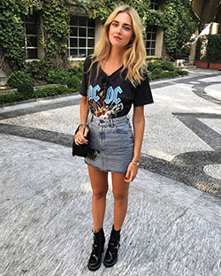 Look rock com saia jeans: Denim skirt,  T-Shirt Outfit,  White Outfit,  Chiara Ferragni,  Street Style  