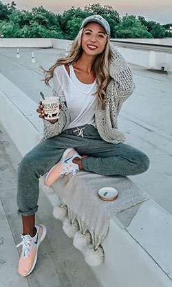Colour ideas with trousers, leggings, hoodie: T-Shirt Outfit,  Street Style,  Comfy Outfits  