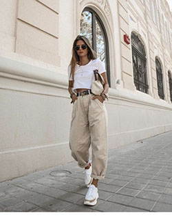 Designer outfit slouchy pants outfits twinset slouchy jeans, street fashion: T-Shirt Outfit,  Street Style,  Beige And Khaki Outfit,  Twinset Slouchy Jeans,  Slouchy Pants  