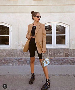 Oversized blazer and shorts, bermuda shorts, cycling shorts, street fashion, crop top, t shirt: Crop top,  Bermuda shorts,  T-Shirt Outfit,  Cycling shorts,  Street Style,  Beige And Brown Outfit,  Blazers And Shorts Outfit,  Oversized Jacket,  Brown Blazer  