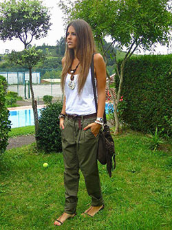Green baggy pants look wide leg jeans, street fashion: cargo pants,  Long hair,  T-Shirt Outfit,  Street Style,  Brown And Green Outfit,  Boho Chic,  Army Leggings Outfit  