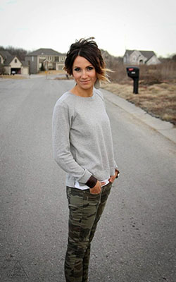 Camo pants and a grey sweater: T-Shirt Outfit,  White Outfit,  Street Style,  Army Leggings Outfit  