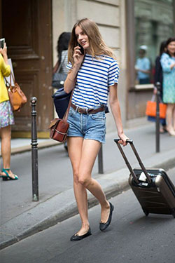 Colour outfit ideas 2020 with shorts, shirt, denim: Hot Girls,  T-Shirt Outfit,  Street Style,  Travel Outfits,  Saint James,  Blue Shorts,  Blue Jean Short  