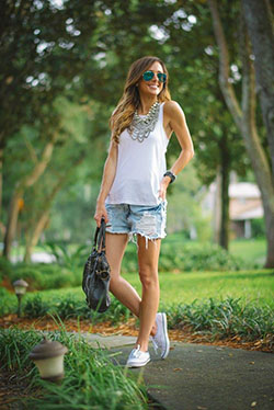 White style outfit with jean short, jacket, shorts: Casual Outfits,  White Outfit,  Street Style,  Jean Short  