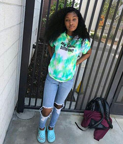 Turquoise and green colour outfit with leggings, shorts, denim: T-Shirt Outfit,  Street Style,  Turquoise And Green Outfit,  Legging Outfits,  Crocs Outfits  