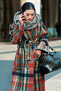 Plaid coat street style colorful: Trench coat,  Street Style,  Plaid Outfits,  Plaid Coat  