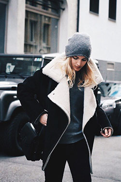 Black and white shearling jacket with fur: Leather jacket,  T-Shirt Outfit,  winter outfits,  Black Outfit,  Flight jacket,  Knit cap,  Street Style  