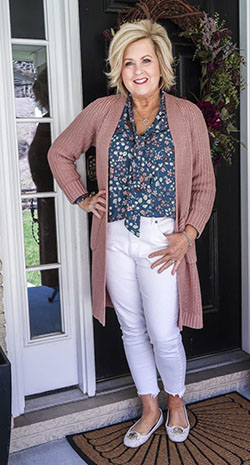 Beige colour combination with trousers, blouse, blazer: T-Shirt Outfit,  Beige Outfit,  Cardigan Outfits 2020  