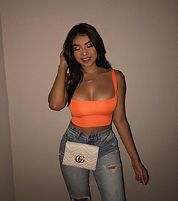 Elsy Guevara jeans colour outfit ideas 2020, photoshoot poses, thigh pics: Cute outfits,  Jeans Outfit  
