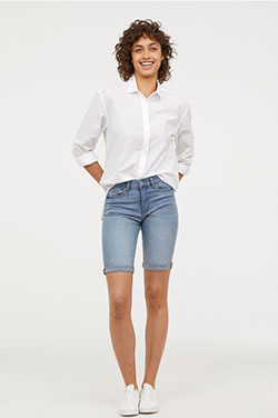 Knee length jean shorts outfits: Bermuda shorts,  T-Shirt Outfit,  Denim Shorts,  White And Blue Outfit  