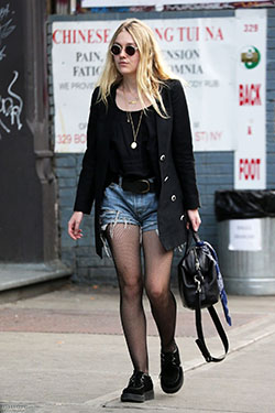 Dakota fanning wearing pantyhose, dakota fanning, street fashion, night moves, new york: New York,  Black Outfit,  Street Style,  Creepers Outfits  