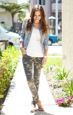 Outfits with camo jeans slim fit pants, military camouflage: Jean jacket,  T-Shirt Outfit,  Military camouflage,  Street Style,  Yellow And Brown Outfit,  Army Leggings Outfit  