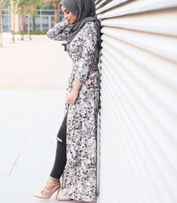 Lace look with hijab, islamic fashion, street fashion, stiletto heel, fashion blog: Islamic fashion,  fashion blogger,  Stiletto heel,  White Outfit,  Street Style,  Jeans & Kurti Combination  