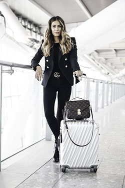Lydia elise millen balmain blazer: fashion model,  Louis Vuitton,  Street Style,  Black And White Outfit,  Black And White,  Airport Outfit Ideas  