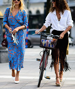 Blue style outfit with skirt: Long hair,  Fashion week,  T-Shirt Outfit,  Street Style,  Blue Outfit,  Fringe Skirts  