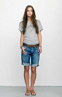 Blue outfit ideas with bermuda shorts, denim skirt, shorts: Denim skirt,  fashion model,  Bermuda shorts,  T-Shirt Outfit,  Blue Outfit  