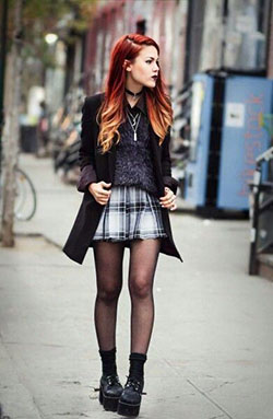 Black outfit ideas with tartan, skirt, jeans: Smart casual,  fashion model,  Grunge fashion,  Black Outfit,  Street Style,  Creepers Outfits  