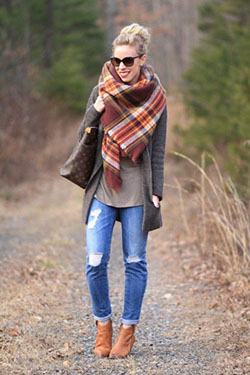 Blanket scarf and cardigan, street fashion: Street Style,  Brown Outfit,  Cardigan Outfits 2020  