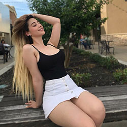 Mariam Olivera jean short colour outfit, you must try, photoshoot poses, hot legs girls: Hot Insta Girls  