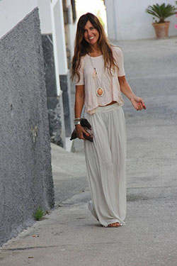 Colour outfit ideas 2020 faldas tipo pantalon, street fashion, boho chic, t shirt: T-Shirt Outfit,  Street Style,  Comfy Outfits,  Beige And White Outfit,  Boho Chic  