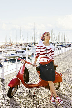 Attire marine kleidung damen, fashion accessory, smart casual: Smart casual,  Hot Girls,  Fashion accessory,  Red Outfit,  Boating Outfits  