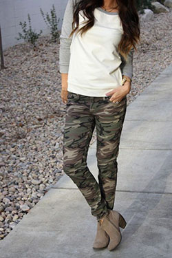 Camo pants with ankle boots: Boot Outfits,  T-Shirt Outfit,  Military camouflage,  Brown And Khaki Outfit,  Army Leggings Outfit,  Camo Joggers,  Short Boots  