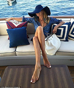 Elle macpherson in yacht, Fashion model: Hot Girls,  Boating Outfits  
