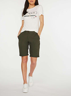 White and khaki colour outfit, you must try with bermuda shorts, trousers, shorts: Bermuda shorts,  T-Shirt Outfit  