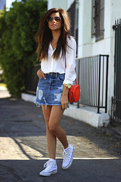 Denim skirt outfit with converse: Denim skirt,  White Outfit,  Street Style  