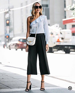 Style outfit culotte mit highheels high heeled shoe, black and white: T-Shirt Outfit,  White Outfit,  Street Style,  Black And White,  High Heeled Shoe,  One Shoulder Top  