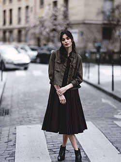 Brown and black colour outfit, you must try with fashion accessory, trench coat, overcoat: Fashion show,  Trench coat,  Fashion accessory,  Street Style,  Brown And Black Outfit  