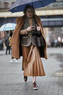 Beige and brown outfit ideas with fashion accessory, skirt, coat: Skirt Outfits,  Fashion week,  Suit jacket,  Fashion accessory,  Street Style,  Beige And Brown Outfit  