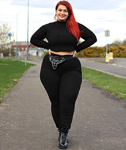 black colour outfit, you must try with sportswear, trousers, leggings: Crop top,  Black Leggings,  black trousers,  Black Tights,  Hot Plus Size Girls,  Black Sportswear,  Black Crop Top  