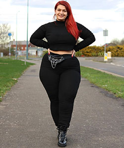 black colour outfit, you must try with sportswear, trousers, leggings: Crop top,  Black Leggings,  black trousers,  Black Tights,  Hot Plus Size Girls,  Black Sportswear  