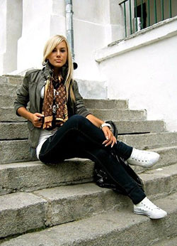 Black colour outfit with leggings, jeans: Casual Outfits,  Black Outfit,  Street Style,  Legging Outfits  
