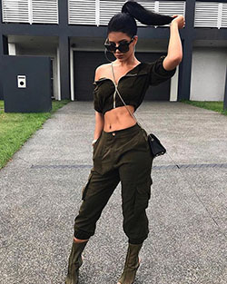 Outfit style with capri pants, crop top, trousers: Crop top,  Capri pants,  Street Style  