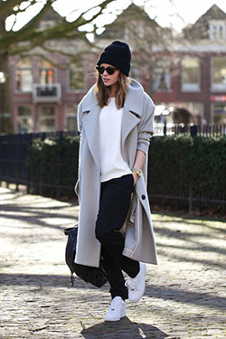 Clothing ideas long coat looks, street fashion, trench coat, polo neck: Polo neck,  Trench coat,  White Outfit,  Street Style,  Travel Outfits,  Cashmere Coat  