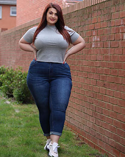 white dresses ideas with t-shirt, denim, jeans: White Jeans,  Hot Plus Size Girls,  Denim Outfits,  White T-Shirt  